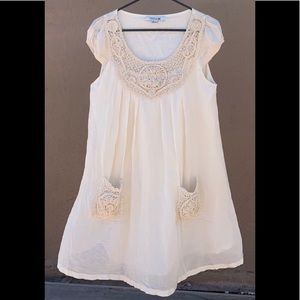 Forever 21 cream colored dress w/pockets